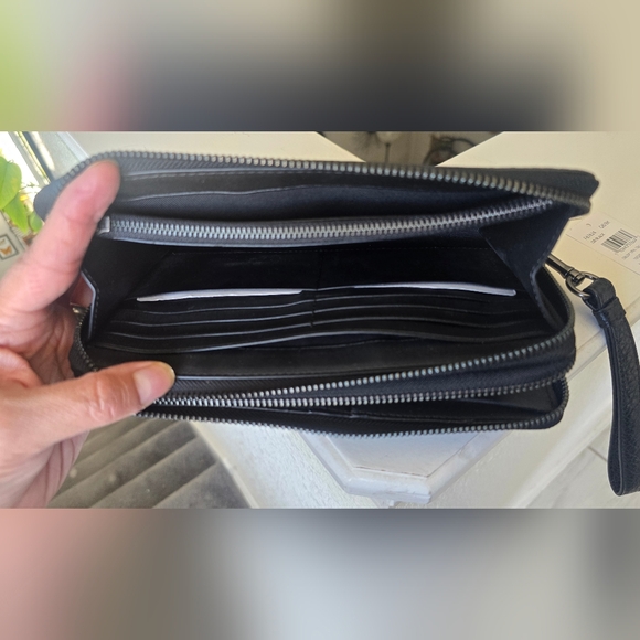 Coach Black Leather Double Zip Travel Wallet  #F67624 - Picture 4 of 16